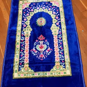 Muslim prayer rug, soft and thick