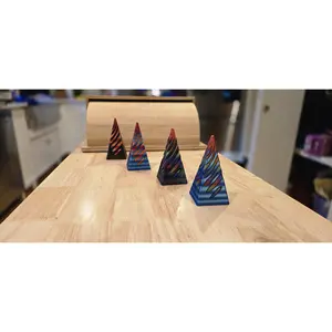 Impossible pyramid fidget
