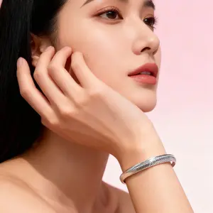 One piece of Cat's eye  bracelet, the perfect Christmas gift for your girlfriend, suitable for everyday wear, office, or dates.