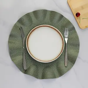 10-Pack 14.5-Inch Woven PP Placemats Set, Scalloped Leaf Design Tableware, Heat-Resistant Non-Slip Dining Table Mats for Home Decor