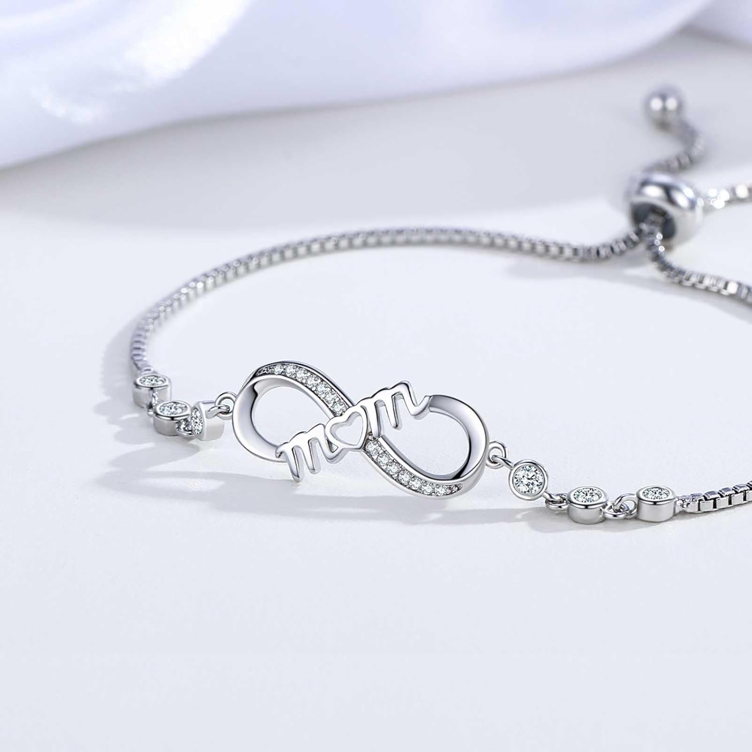 Infinity Love Heart Women's Bracelet - Adjustable Bracelet, The Best Gift for Mom, Mother's Day, Valentine's Day, Birthday Gift, Suitable for Jewelry Gifts for Mom and Grandma