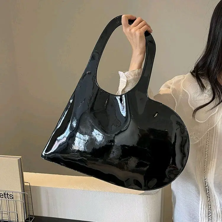 Heart-Shaped Women's Handbag - Stylish & Trendy Design