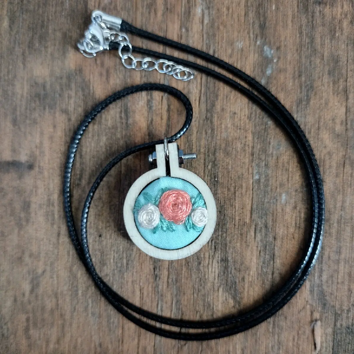 Mini Embroidery Floral Hoop Necklace - Charming Accessory for Casual and Formal Occasions
