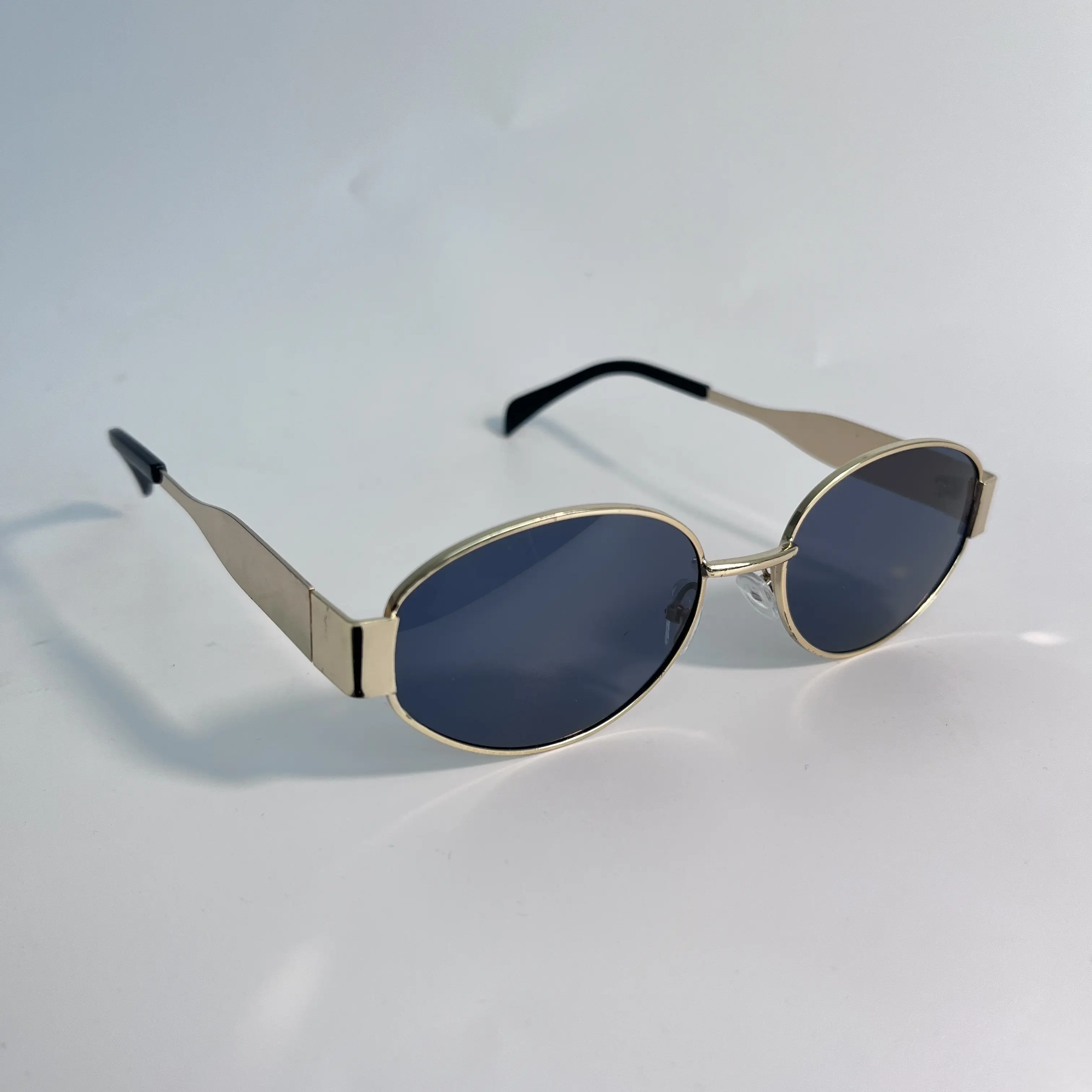 Vintage Gold Metal Sunglasses for Men and Women, Minimalist Oval Retro Polished Gold Frame, UV Sun Protection, Trendy Fashion Shades with Comfortable Fit, Glam, Old Money Vintage Women's Sunglasses