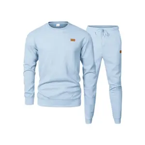 Men’s knitted sports set, textured sportswear with a drawstring waistband and leather label, soft and casual two-piece set, suitable for everyday family wear in autumn and winter