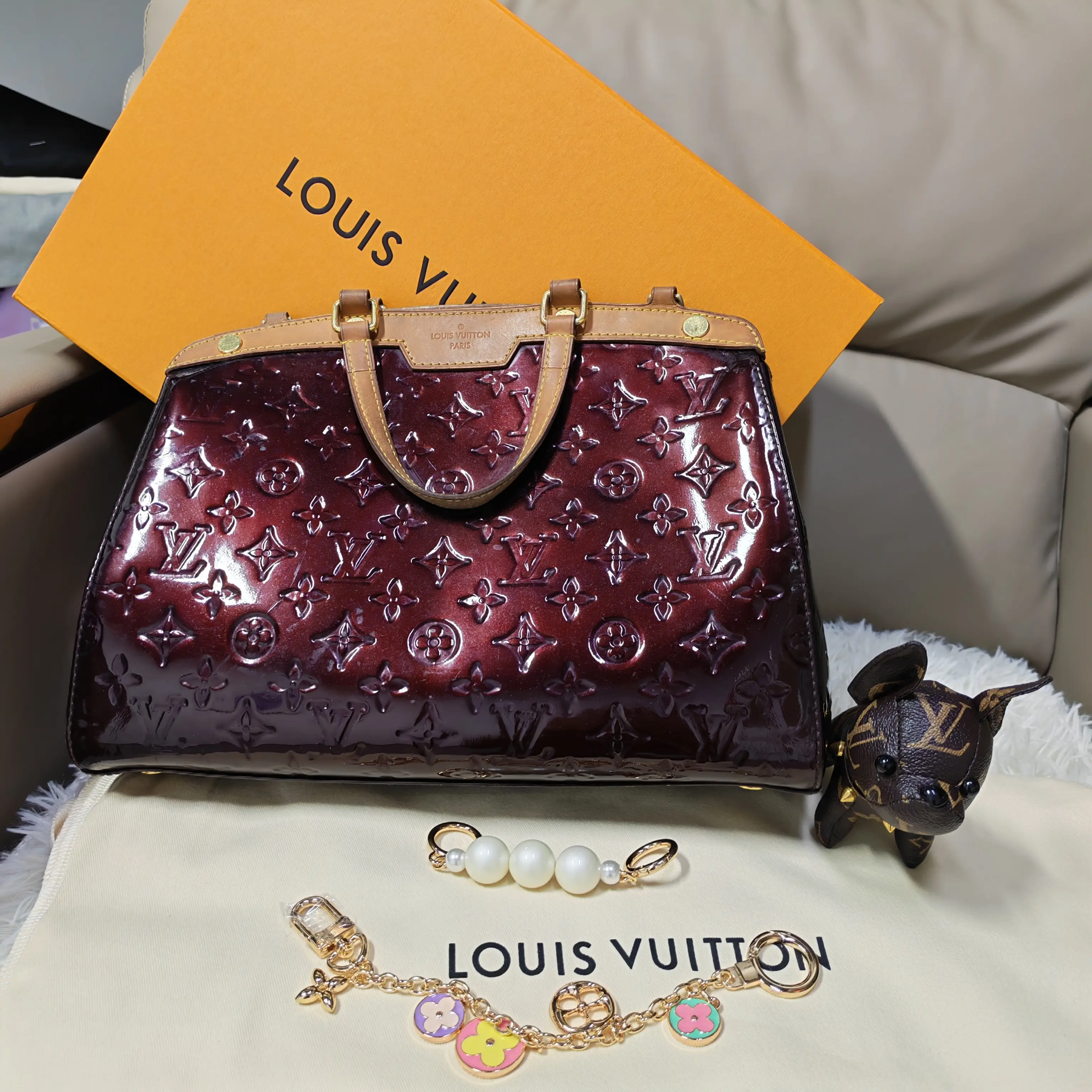 Pre-owned Louis Vuitton Glossy Vernis Cherry Red Patent Leather Brea Handbag Structured Satchel (SZ 02680)