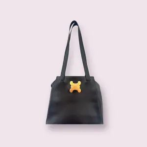 Pre-owned Celine Leather Tote Bags 10.5 in Triomphe Logo Vintage Tote Bag (Black)