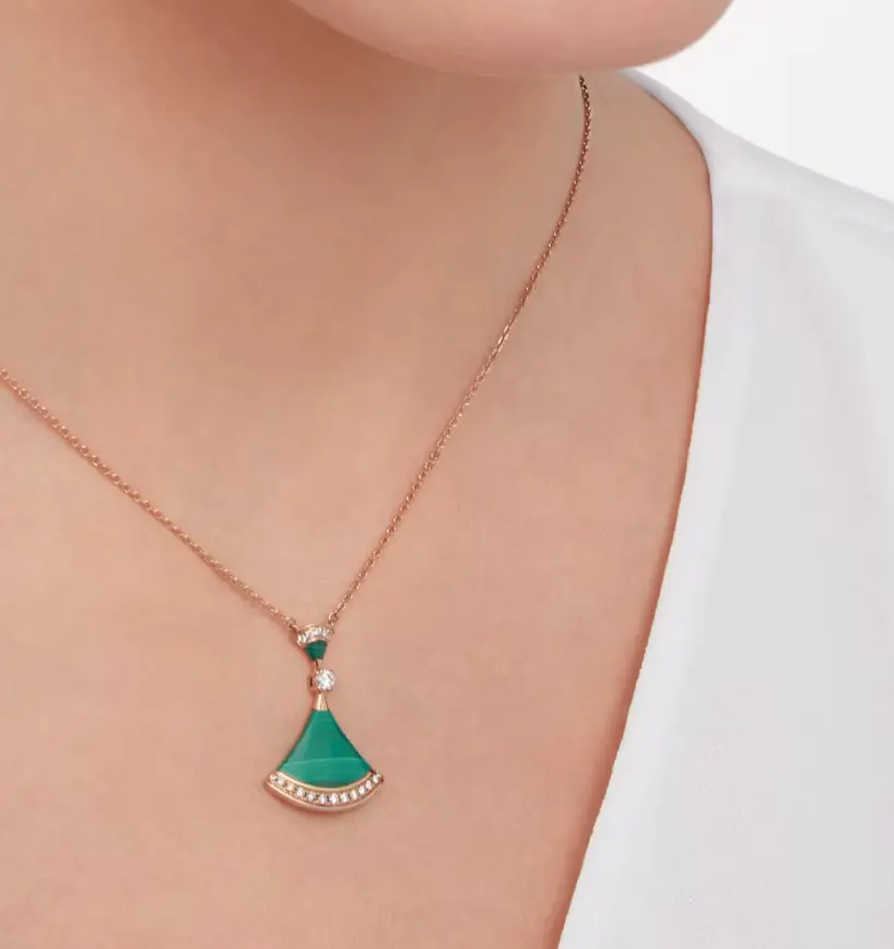 Pre-owned bvlgari Divas' Dream necklace ，rose gold with pendant set with a dia, malachite elements, and pavé,full set