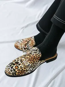 New Men's Leopard Print Mule Slippers, Leopard Pattern Slides, Metal Fringe Decor, Anti-Slip Wear-Resistant Low Heel, Breathable Comfort, Casual Home Party Street Style, Footwear