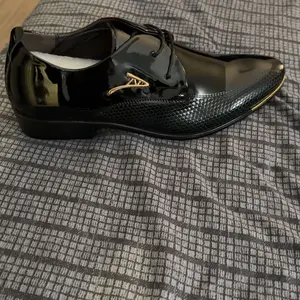 Men's formal shoes, wear-resistant and non-slip business casual shoes, bright-colored classic formal shoes, suitable for all occasions Trendy Pointed Toe Soft Toe Footwear