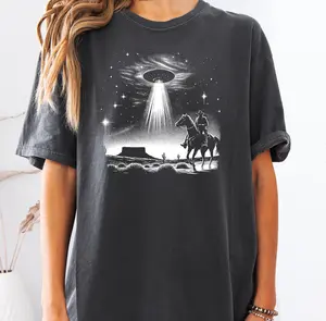 Cowboy UFO Tshirt, Comfort Colors Vintage Tees, Womens Graphic Tee Shirts, Cowboy Graphic Tees, Western Lover Shirt Fit Top