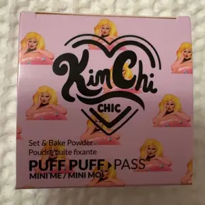 KimChi Chic Mini Puff Puff Pass Set & Bake Powder with Rice Powder & Vitamin-E, Lightweight & Translucent Makeup