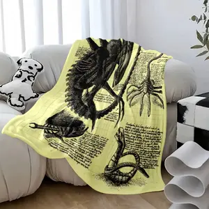Alien Movie Blanket (1979 Original) - Xenomorph & Facehugger Sci-Fi Creature Art - Soft Flannel blanket Suitable for beds and sofas can also be given as a gift Travel - Gift for Fans