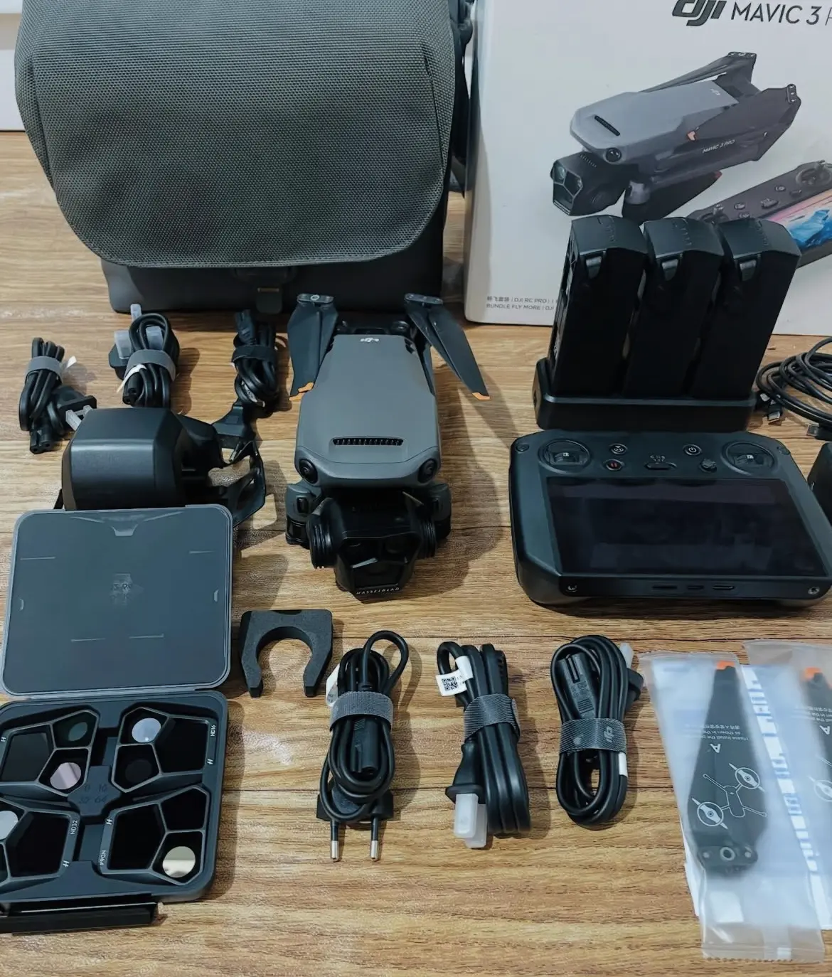 New Mavic 3 Pro Fly More Combo Full set New Mavic 3 Pro Fly More Combo Full set