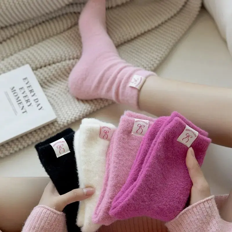 1 pair of women's mid calf coral wool socks - super soft and thick winter socks, fluffy and comfortable snow storm socks, cute and comfortable autumn and winter socks, sturdy round neck pocket socks, winter socks