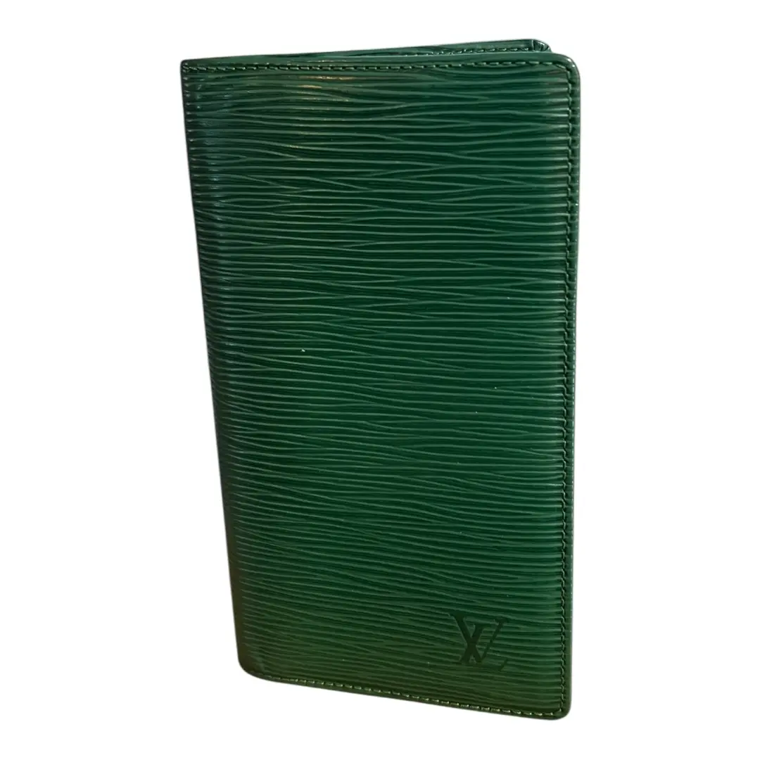Pre-owned Louis Vuitton Leather Wallet LOUIS VUITTON: Green Epi "LV" Logo Checkbook Cover