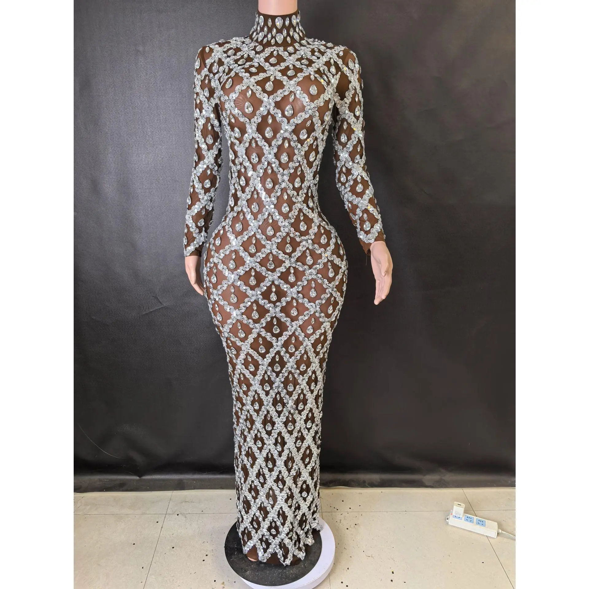 Long sleeved silver brown long model