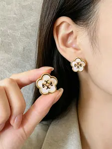 Fashionable Cute Flower Earrings, Hypoallergenic Titanium Needle, Multiple Colors, Versatile Pairing, Ideal for Daily Wear, Women's Jewelry