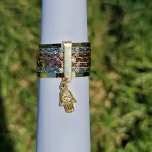 Tricolor anillo de mano