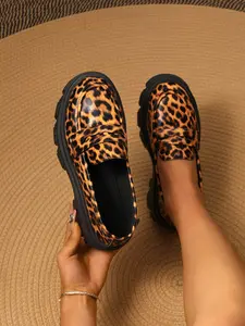 Women's Fashion Leopard Print Loafers, Round Toe Anti-Slip Thick Sole Shoes, Elegant Business Casual PU Leather Flats for Summer Holidays