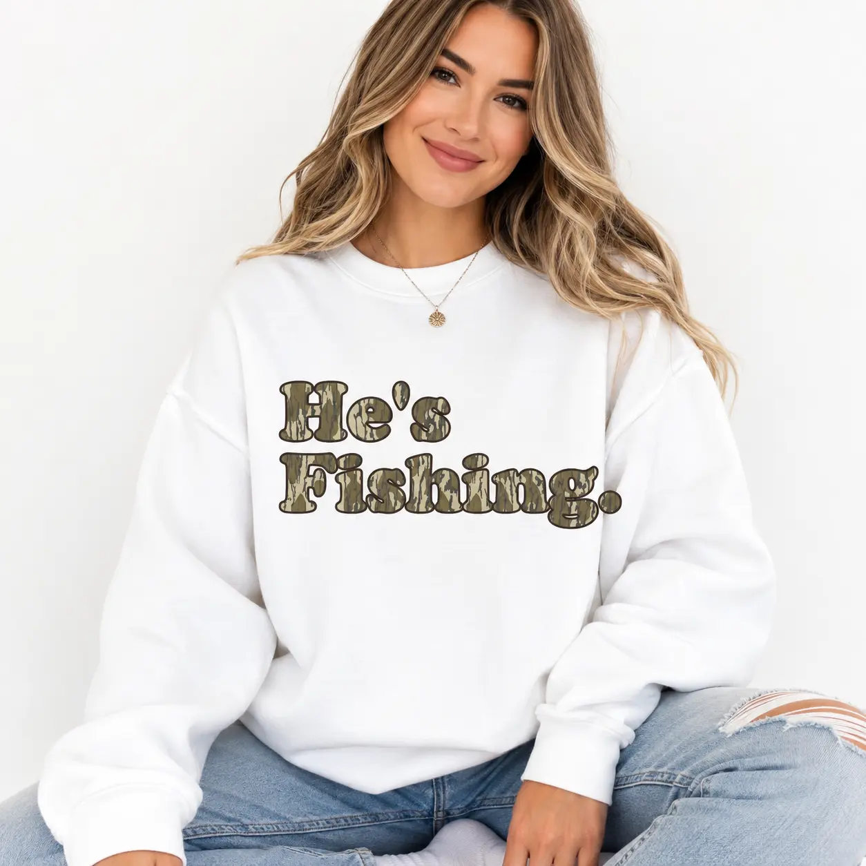 Women's Graphic Crewneck Sweater - Classic Fit Outdoors Sweatshirt with Oldschool Camo Print, Cotton Pullover for Fisherman Wife, Hoodie, Casual Sweatshirt, Printed, Spandex, Fitted, Crew Neck, Rib