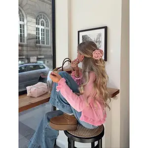 New autumn–winter romantic pink front-button knit cardigan with lace details; a casual knit sweater top with a crew neckline and long sleeves for everyday wear, dates, vacations, and Valentine’s Day; also suitable as a lightweight knit jacket.