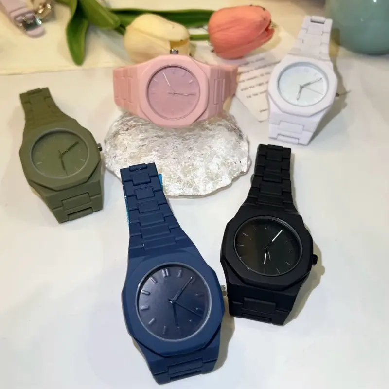 Watches, Stylish Analog Quartz Timepieces for Men and Women with Water-Resistant Design
