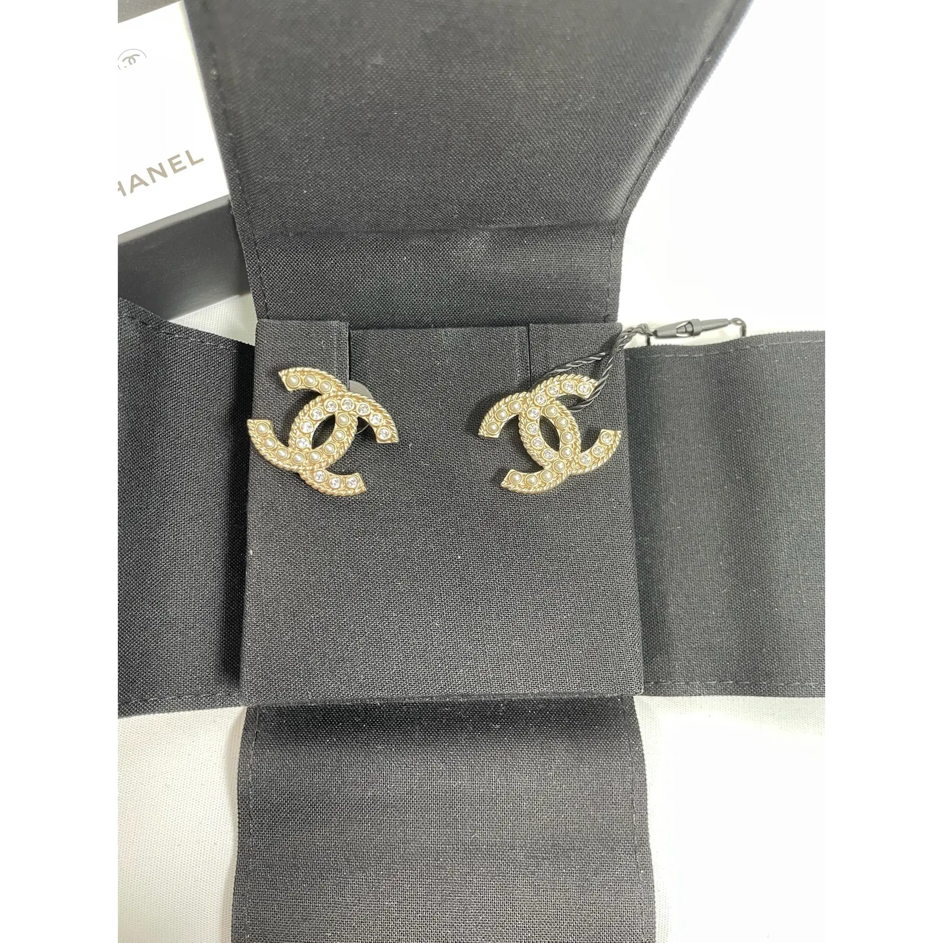 Pre-owned M0707 75 Chanel Crystal CC Logo Earrings