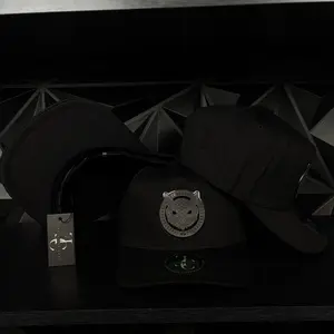 Búho plate SnapBack hat-black