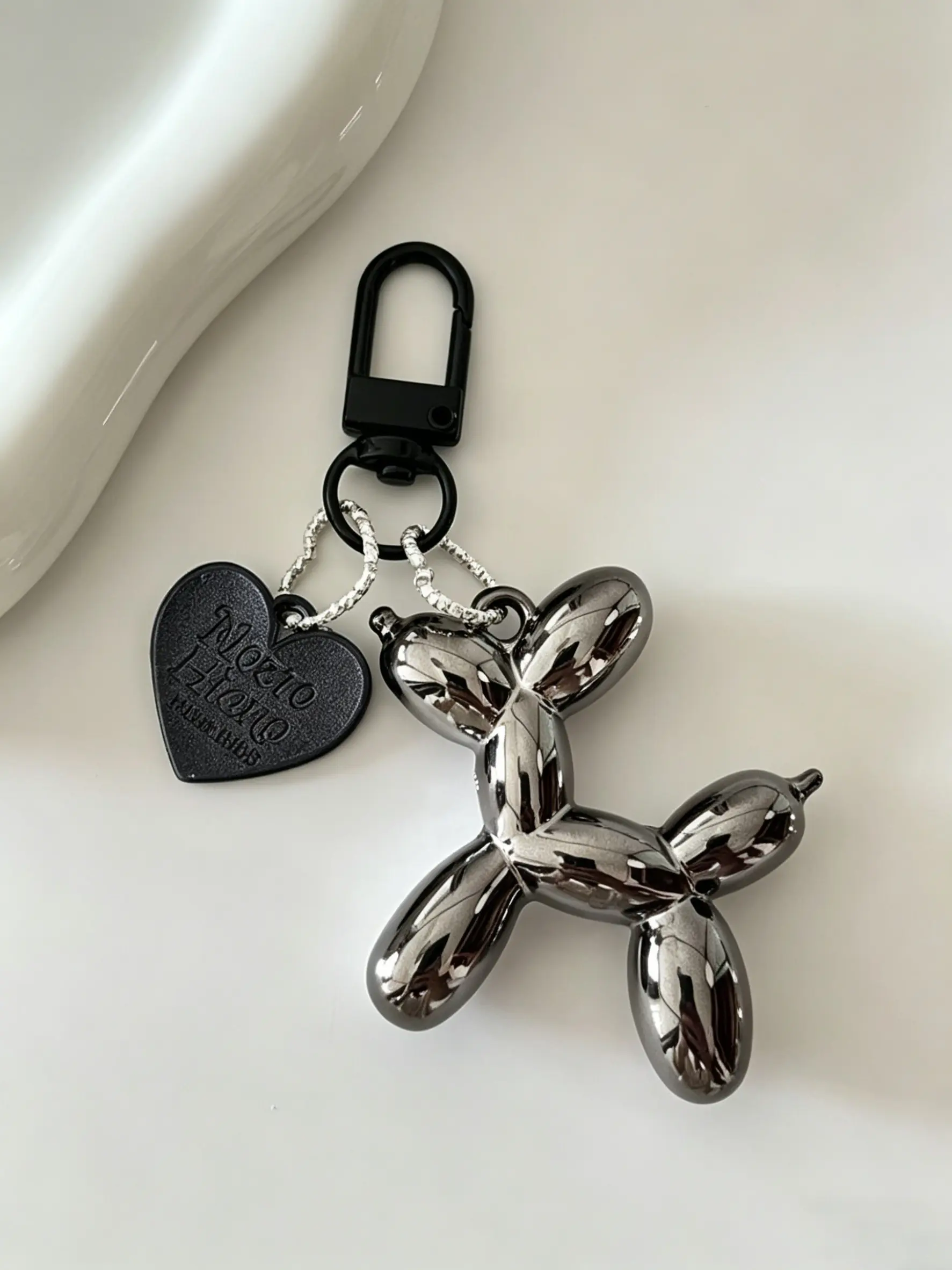 Bag Charm Mirror-Finish Balloon Dog Keychain Heart-Shaped Tag Alloy Charm Minimalist Sophistication, Cute Charms, Instagram-Style Accessories For Bags, Keys, And Earphone Cases