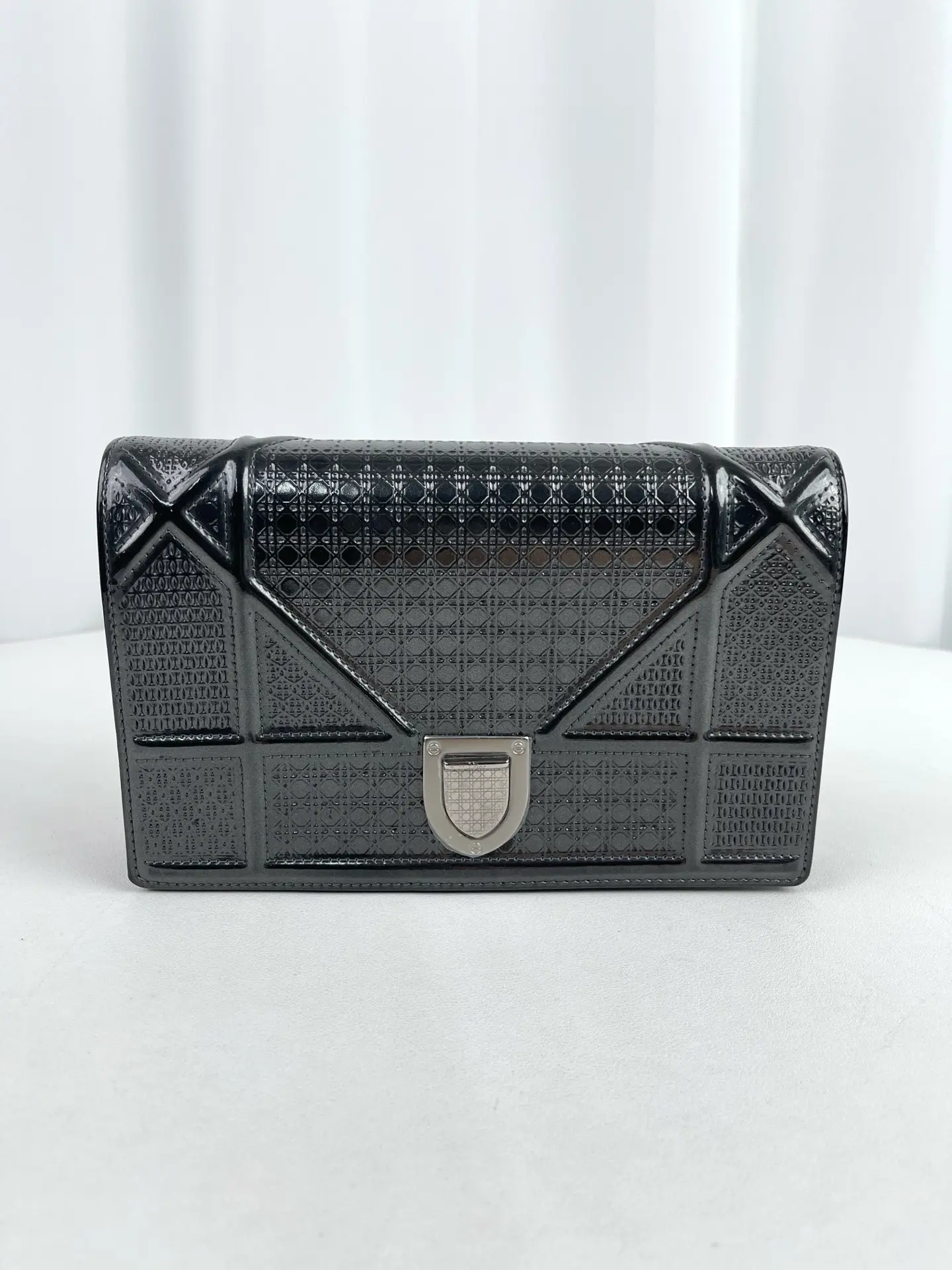 Pre-owned Dior leather Small leather goods Diorama Bag in Patent Cannage Calfskin