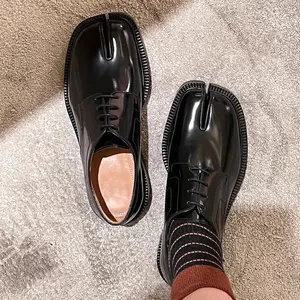 Split Toe Shoes Men's Loafers Single Shoes Casual Women Flat Shoes Patent Leather Lace Up Thick Sole Tabi Shoes Big Size