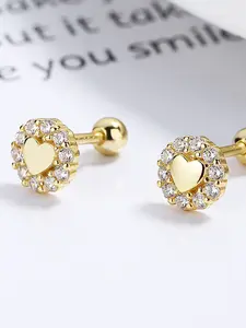 A fashionable and exquisite heart-shaped earring, suitable for daily wear, vacation and dating occasions, and also a surprising and exquisite small gift