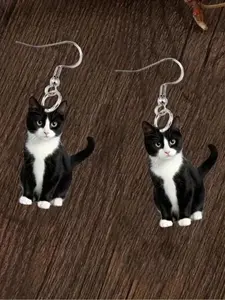 Retro and cute black and white cat-hanging earrings, acrylic cartoon design, alloy ear hooks, no coating, suitable for daily wear and gifts, perfect for all occasions, excellent gifts for Christmas, Halloween, Thanksgiving and New Year.