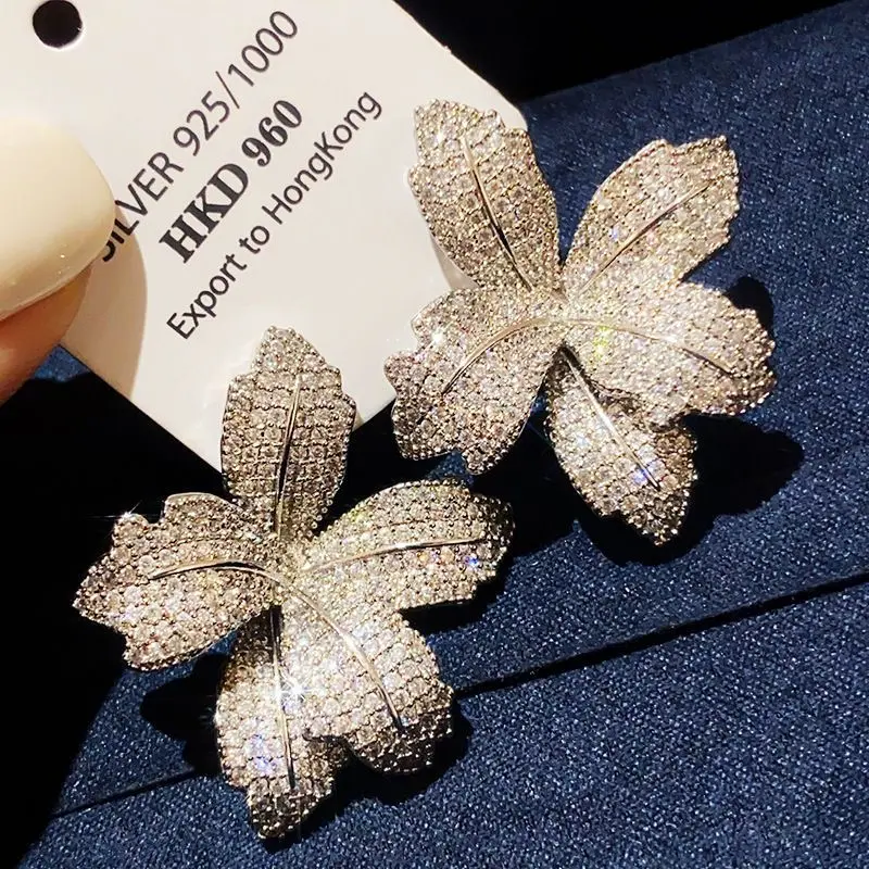 European and American fashion heavy-duty flower earrings - luxurious and high-end, exquisite and fashionable, with a touch of sophistication, unique and exclusive earrings.