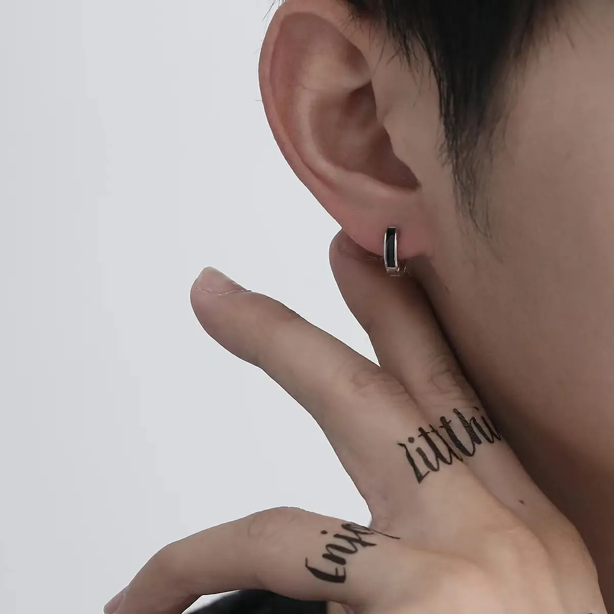 C388 Drip Oil Black Ear Buckle