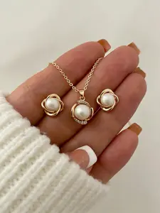 Light Luxury Pearl Necklace and Earring 3-Piece Set - Unique Design, High-End Feel, Versatile Clavicle Chain| Perfect Gift for Best Friends & Girlfriends