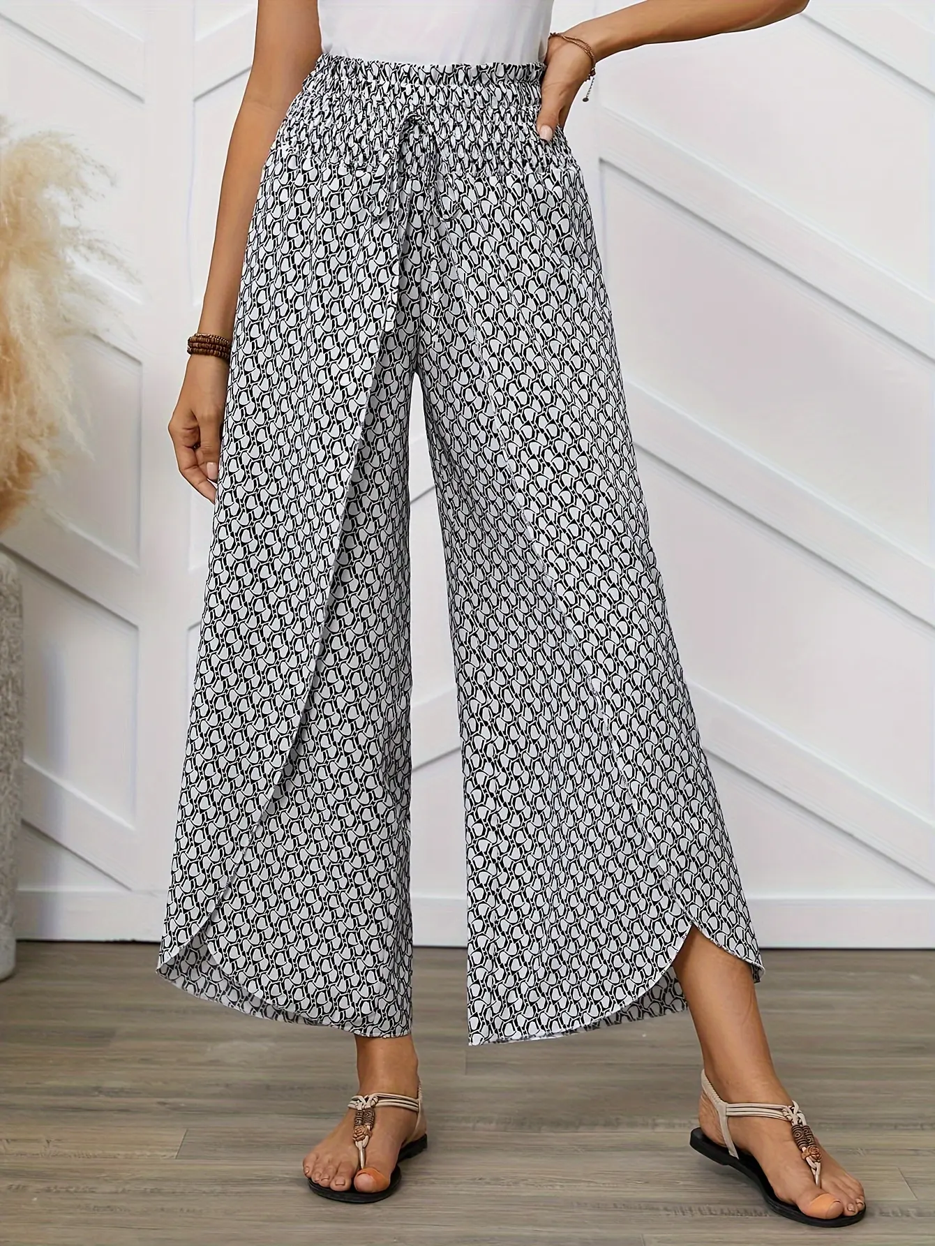 Women's French-Style Allover Geometric Print Wide-Leg Pants with Tulip Hem - High-Waisted, Loose Fit, Polyester, Machine Washable - Perfect for Spring/Summer