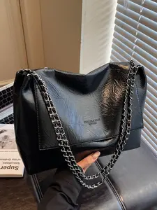 Women's Vintage Shoulder Bag, Adjustable Strap, Chic Chain Crossbody, Elegant All-Season Accessory, Modern Style, Plain Pattern