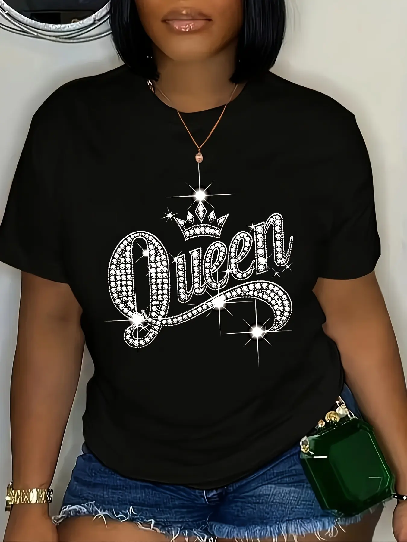Women's Queen & Crown Print T-Shirt - Short Sleeve Round Neck Casual Blouse with Queen Portrait & Crown, Spring Summer Casual Attire, Machine Washable Non- Fabric for Themed Parties & Events - Comfortable Casual Top