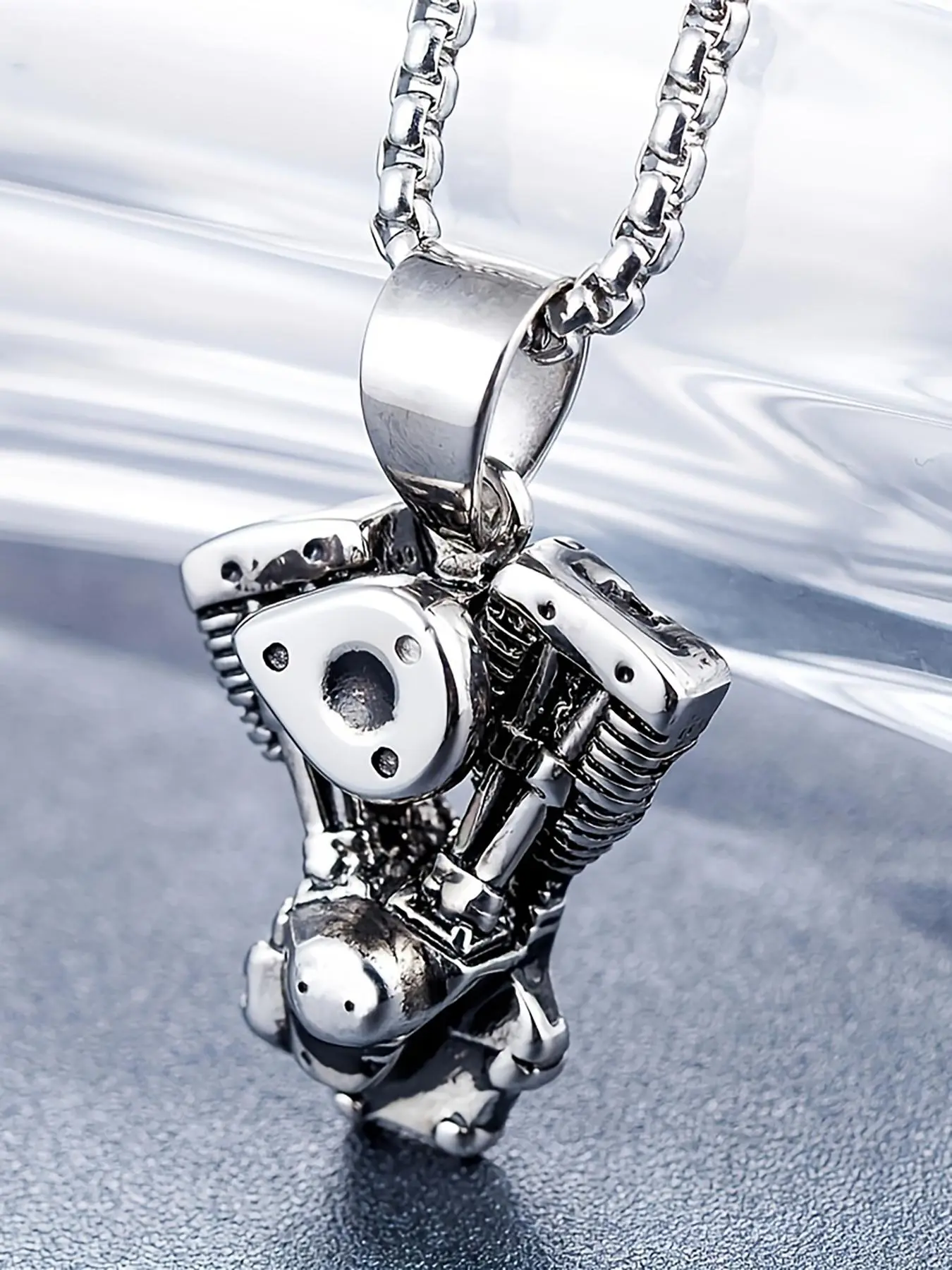 1 Piece Punk Motorcycle Design Pendant Necklace, Chain Necklace for Men & Women, Casual Style Necklaces All-match Jewelry for Teens Gift, Simple Classic Fashion Accessories for Daily Wear, Modern Versatile Accessories