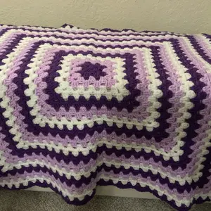 Granny Square Blanket - Cozy and Stylish Addition to Any Home