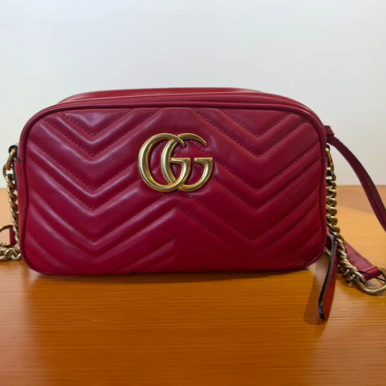 Pre-owned GUCCI GG Marmont Red Camera Bag