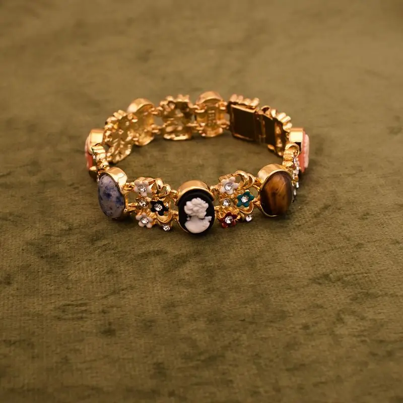 Women's Vintage Cameo Bracelet, Exquisite Relief-Carved Natural Stone and Enamel Costume Jewelry, Retro Fashion Gift, Exquisite Bracelet, Exquisite Trendy Bracelet, Fashionable Bracelet