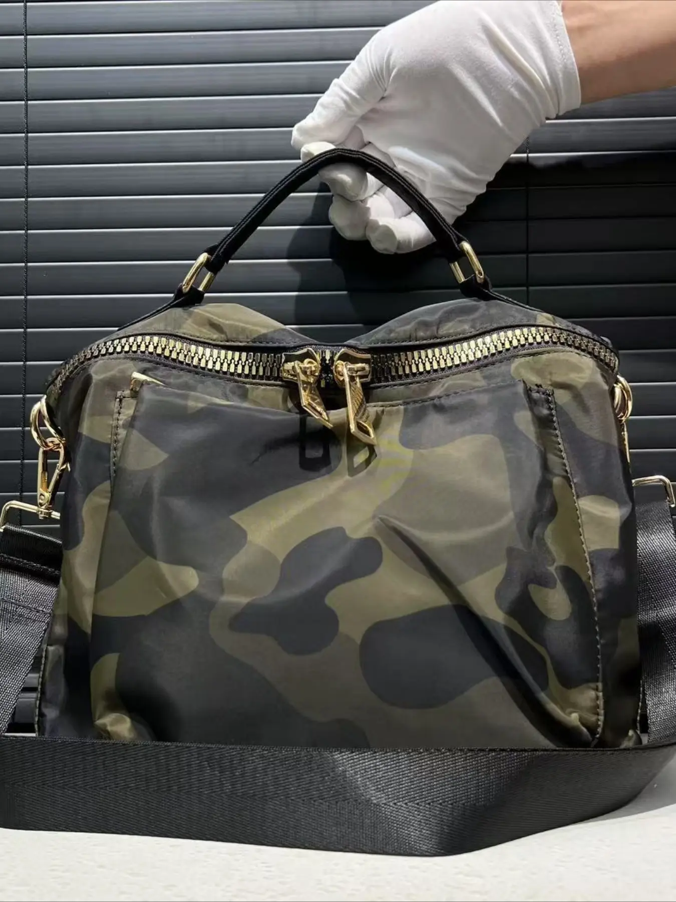 Ladies' front pocket fashionable camouflage lightweight shoulder bag for daily use, portable wide shoulder strap multifunctional crossbody handbag, Casual trendy bag