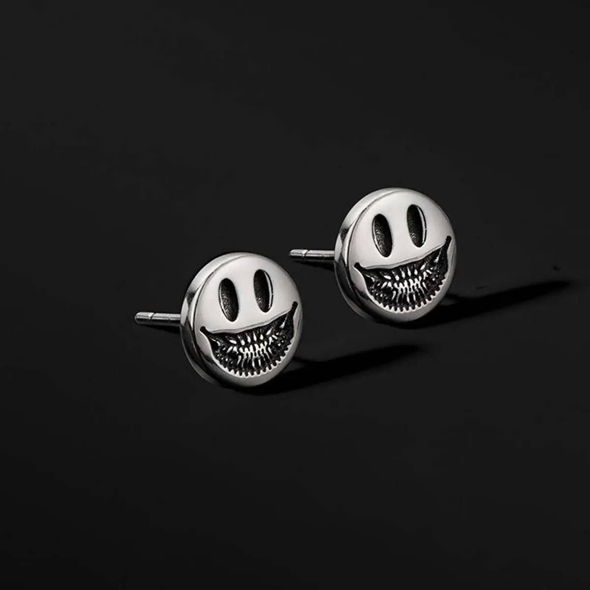 Clown smiley face earrings for men, personalized niche trendy men's earrings, hip-hop street earrings
