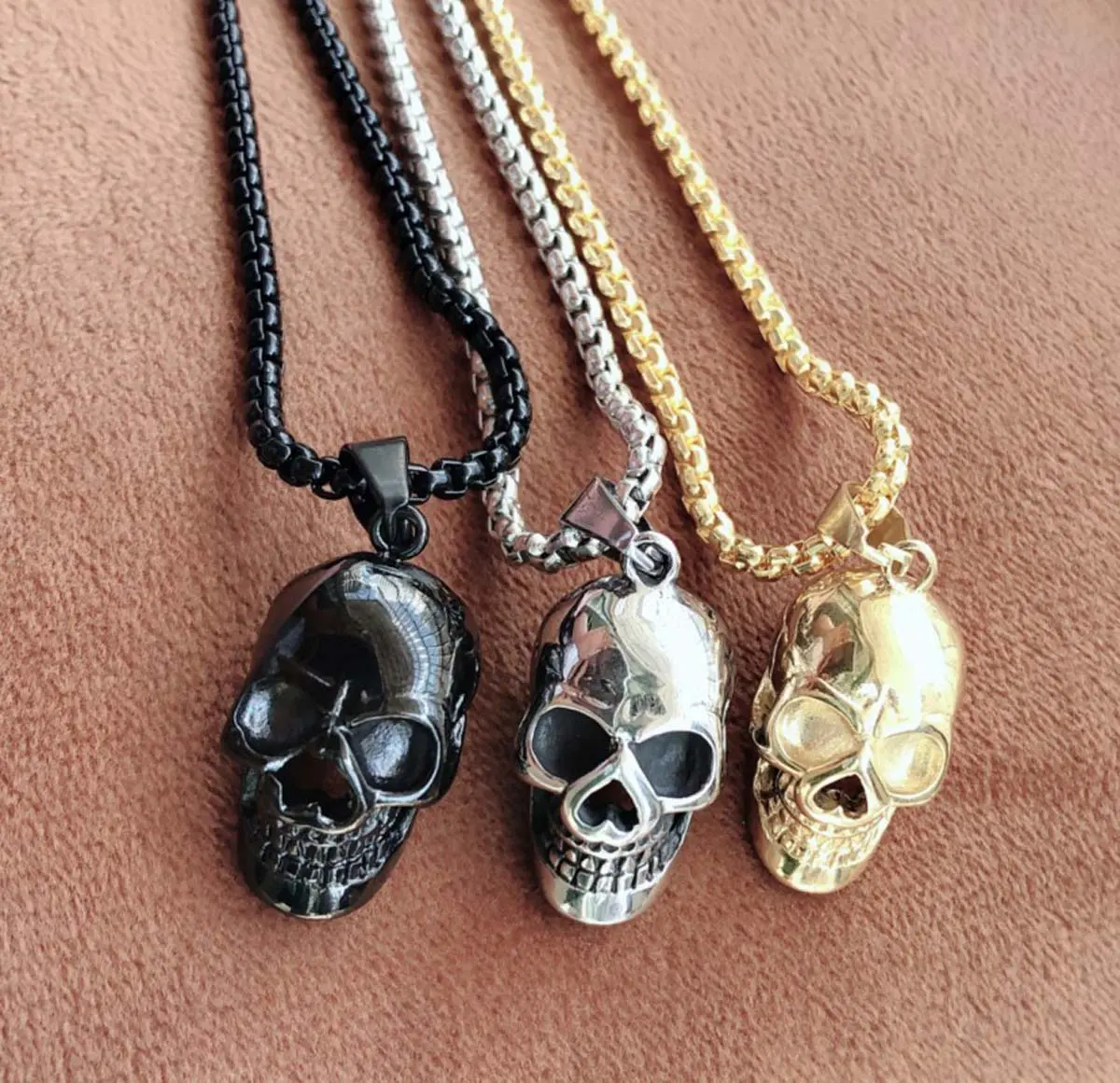 Black Metal-Coated Punk Skull Pendant Necklace - Unisex Gothic Statement Jewelry with Durable Box Chain, Edgy Rebellious Spirit Accessories for Men, Craftsmanship Men's Accessories for Casual & Concert Wear, Punk Artificial Gemstone Necklaces & Pendants