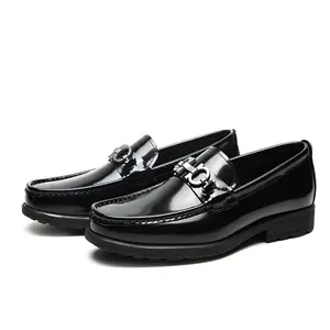 Classic style horse stud leather men's shoes - one-piece business casual leather shoes, Mocasin shoes, genuine leather glossy loafers