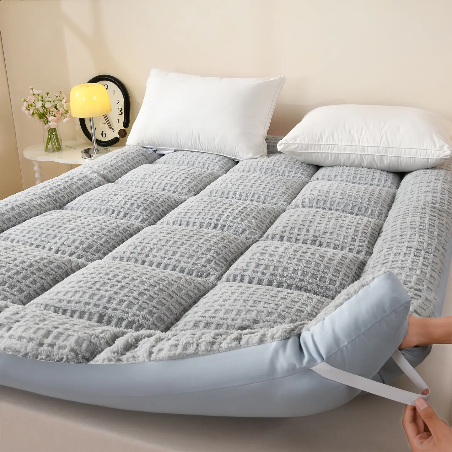 1pc Solid Color Plaid Jacquard Flannel Foldable Mattress Topper, Quilted Mattress Pad, Soft Milk Fiber Fabric, Thick Bedroom Floor Mat