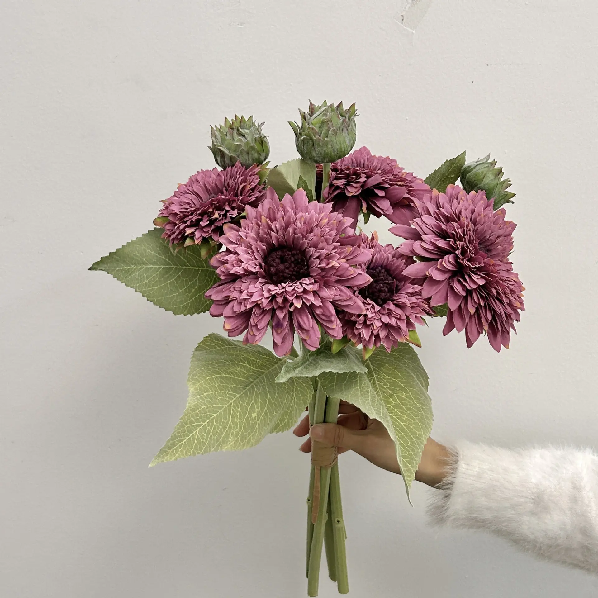 1 bunch of purple flowers (5 flowers, 3 buds)